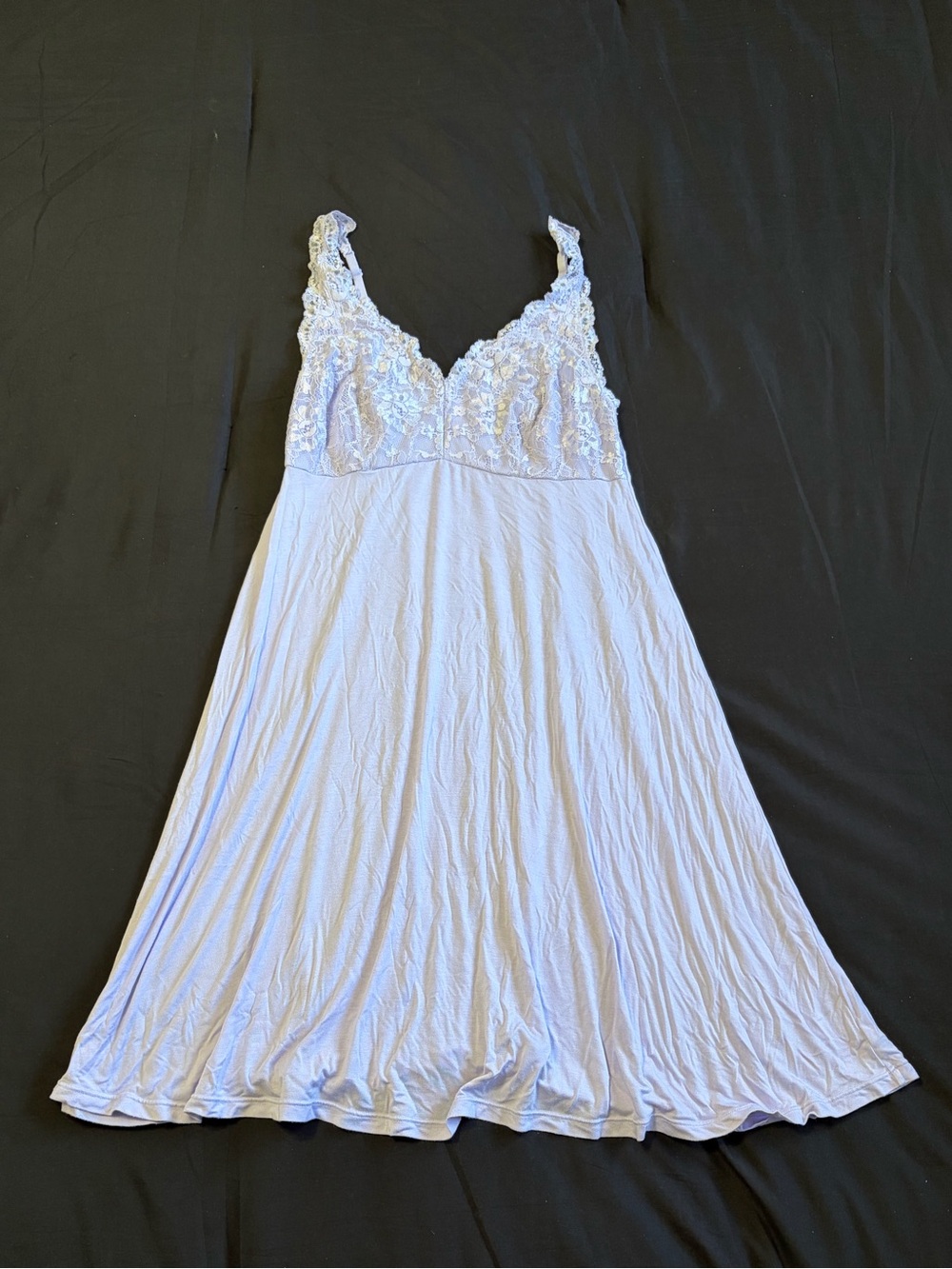 Light purple night gown with floral lace detail on top. Size M.